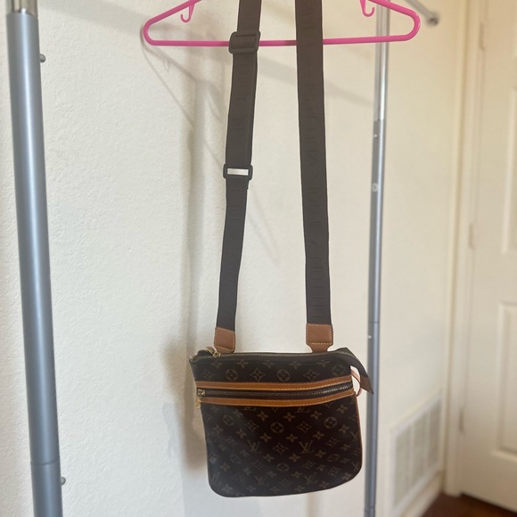 Louis Vuitton Crossbody Bag - Picture 6 of 9